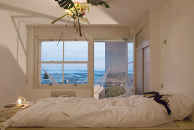 Clos Saint-Bernard dit villa Noailles. Chambre de résidence, design BLESS. 
Photographie : Olivier Amsellem - © Villa Noailles Hyères